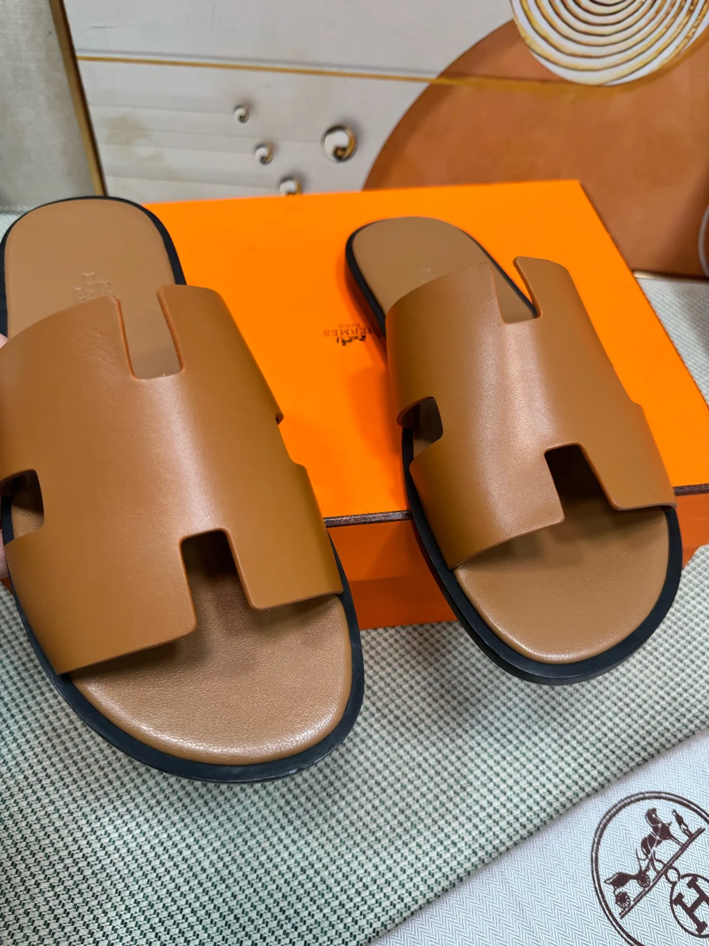 👟👟Ex-factory price 560👟👟 "HERMES" [Classic Original Version] Hermès; Top 🔝 Purchasing Agency 🔍🔍 Men's Latest 🇺🇸 Counter Sales Simultaneously, Original Imported from Italy: Silk Cowhide · Prominent (High-end · Nobility · Grade) Exquisite Workmanship (Italian 🇮🇹 Imported Water Dye Brand Wear-resistant ultra-thousand leather feet) Soles: Original soles specially provided by the original factory, ⚠exclusive double-layer movable rubber molded outsole; super comfortable, wear-resistant, non-slip, environmentally friendly🌳🌳🌳, real photos taken🎬The real ones are more beautiful🔍🔍 (high quality, single goods), you can enter and exit the counter at will* Code number: 38·39·40·41·42·43·44# (45# can be customized) (46 47➕30 customization is not returnable) Welcome to place an order...☕